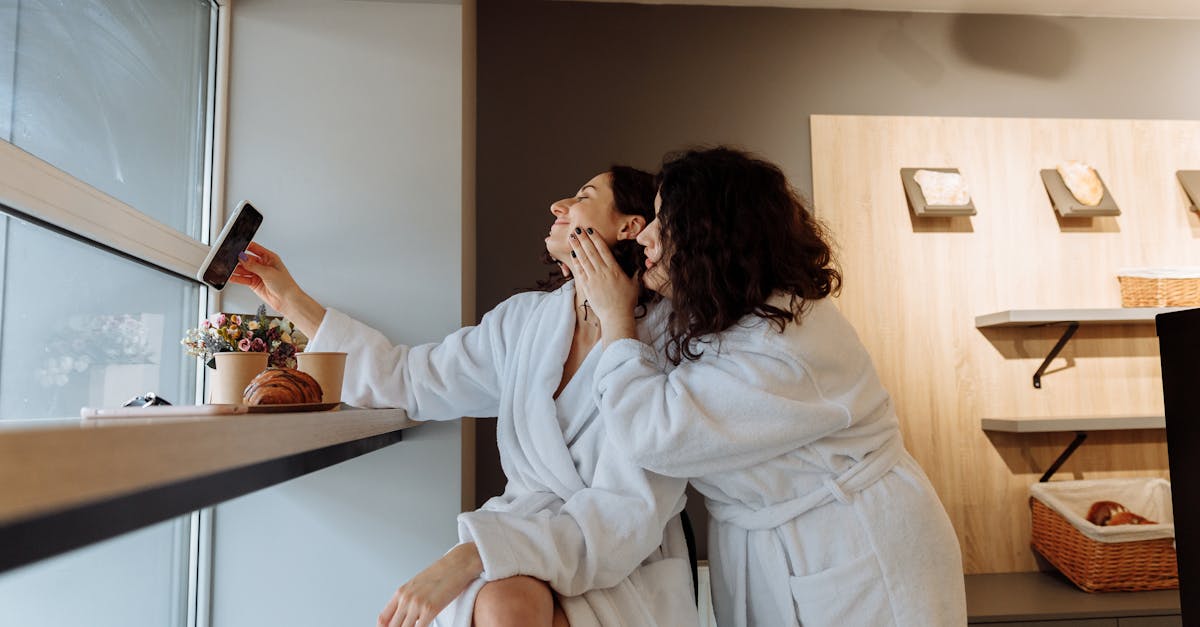 découvrez l'univers fascinant de l'érotisme, où sensualité et désir s'entremêlent pour éveiller vos sens. explorez des histoires, des idées et des conseils pour enrichir votre vie intime et célébrer la passion.