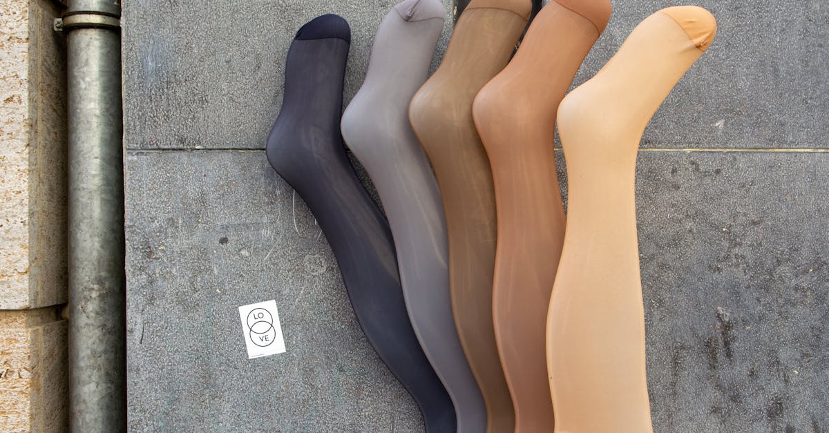 découvrez notre sélection de collants et bas de qualité, alliant confort et élégance. parfaits pour toutes les occasions, nos produits sont disponibles dans une variété de styles et de couleurs, pour sublimer vos tenues avec raffinement.