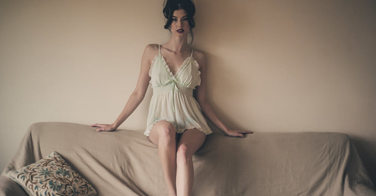 découvrez notre collection de lingerie élégante et raffinée, conçue pour sublimer votre silhouette tout en offrant un confort inégalé. explorez des ensembles variés, allant des classiques intemporels aux modèles modernes et audacieux, pour vous sentir belle et confiante en toute occasion.