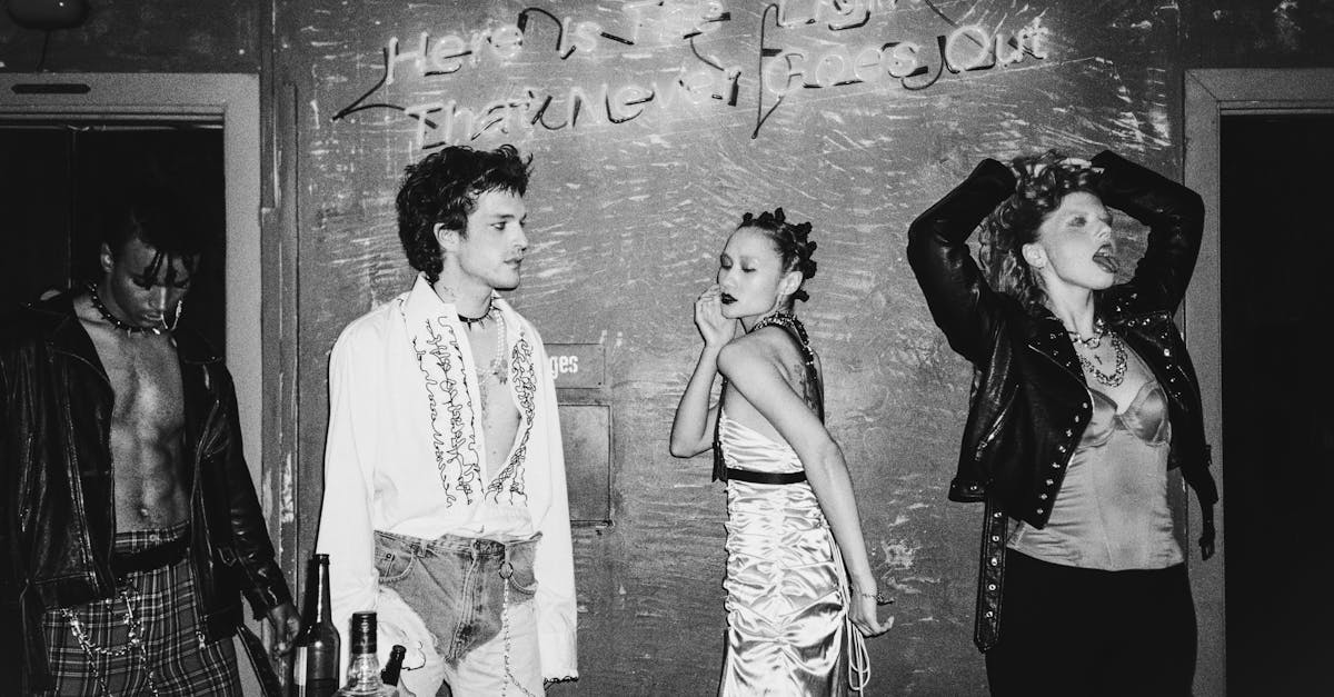 découvrez notre collection de faux piercings tendance et stylés, idéaux pour ajouter une touche d'originalité à votre look sans engagement. explorez différents designs, matériaux et couleurs pour personnaliser votre style en toute simplicité.