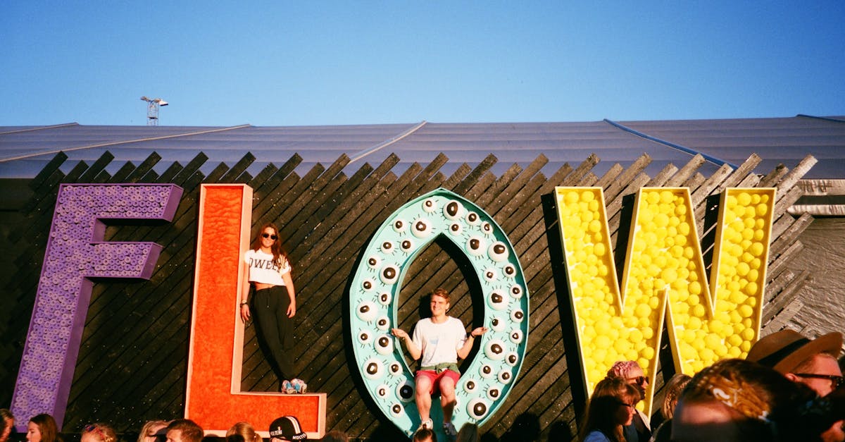 découvrez les dernières tendances de la mode pour rester stylé(e) toute l'année : conseils, looks inspirants, nouveautés et must-have du moment.