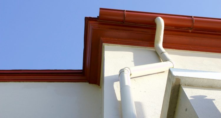a gutter gutter attached to the side of a building